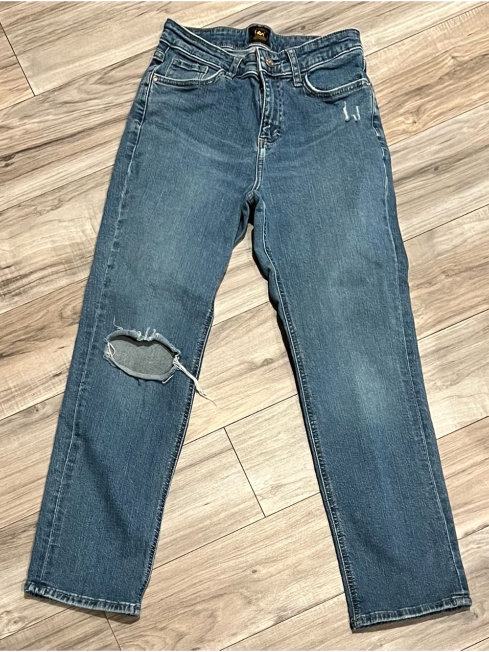 EUC LEE Women’s Blue Distressed Straight Leg Jeans